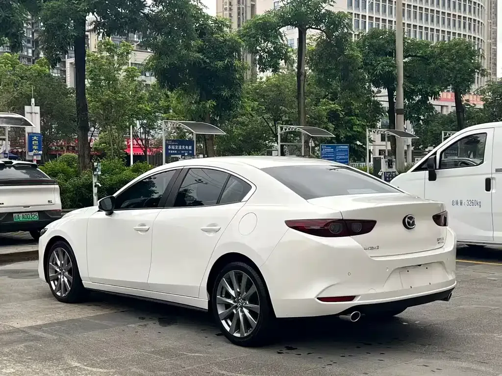 Mazda 3 Axela — фото 9