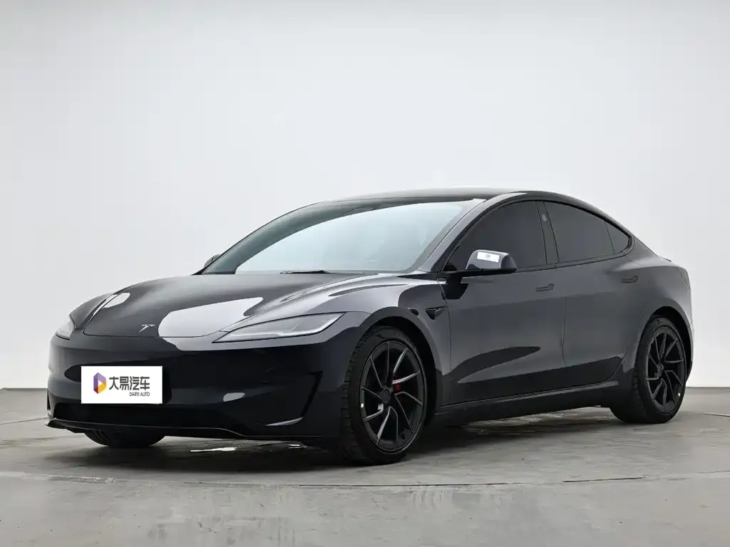 Tesla Model 3 — фото 1