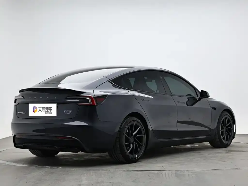 Tesla Model 3 — фото 9