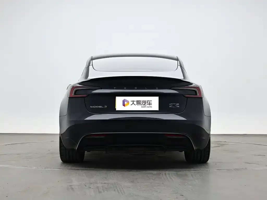 Tesla Model 3 — фото 8