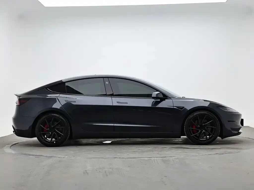 Tesla Model 3 — фото 7