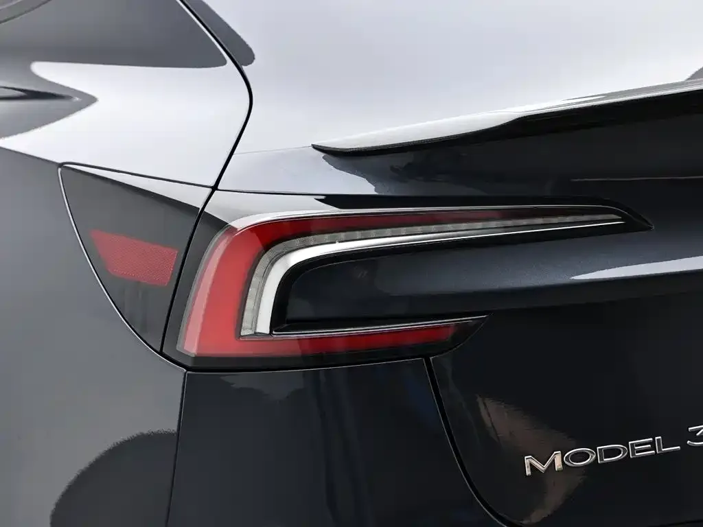 Tesla Model 3 — фото 4