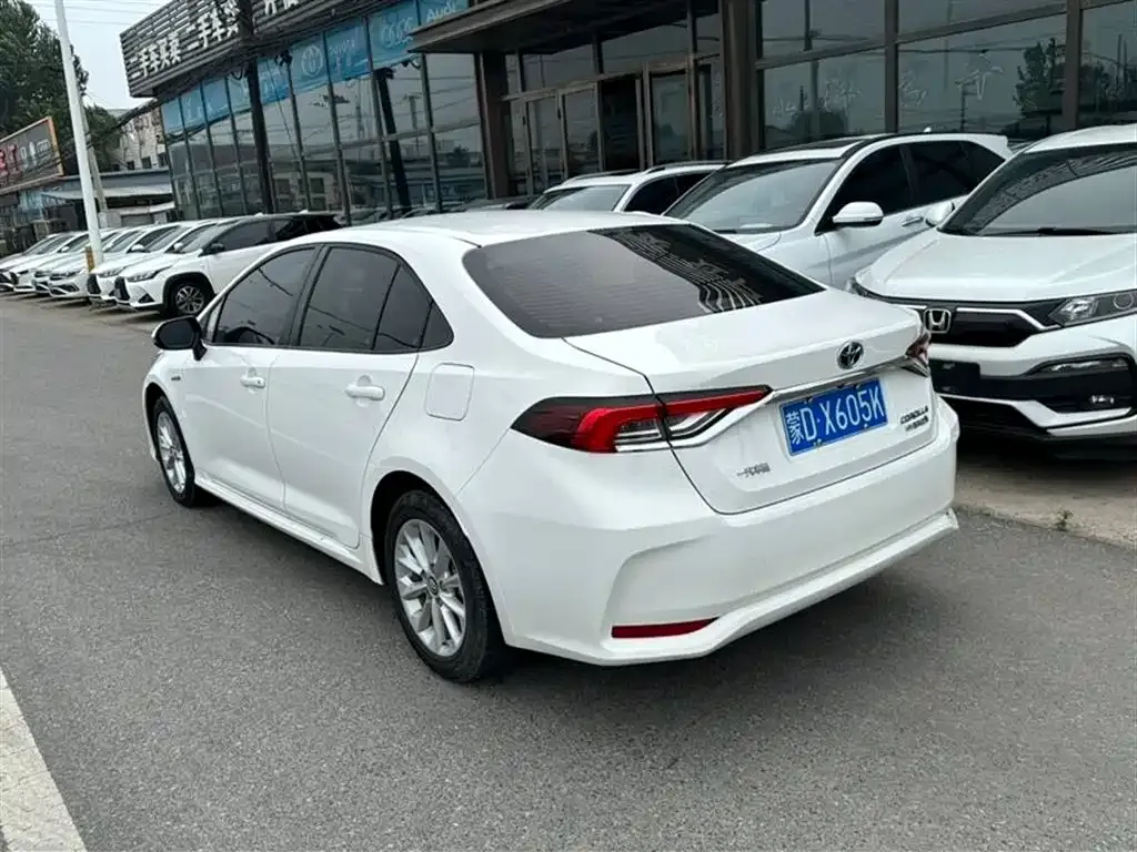 Toyota Corolla — фото 5