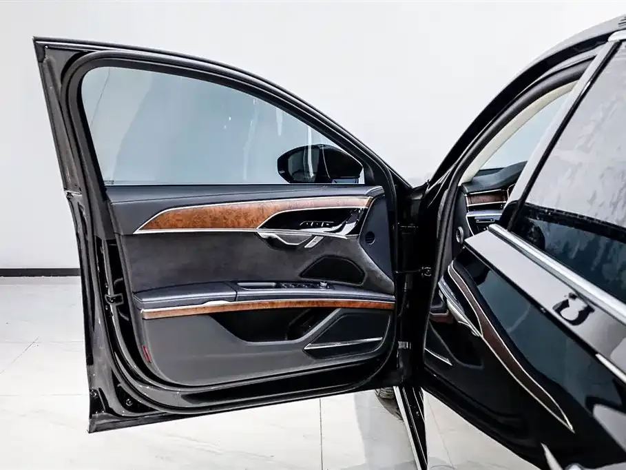 Audi A8 — фото 7
