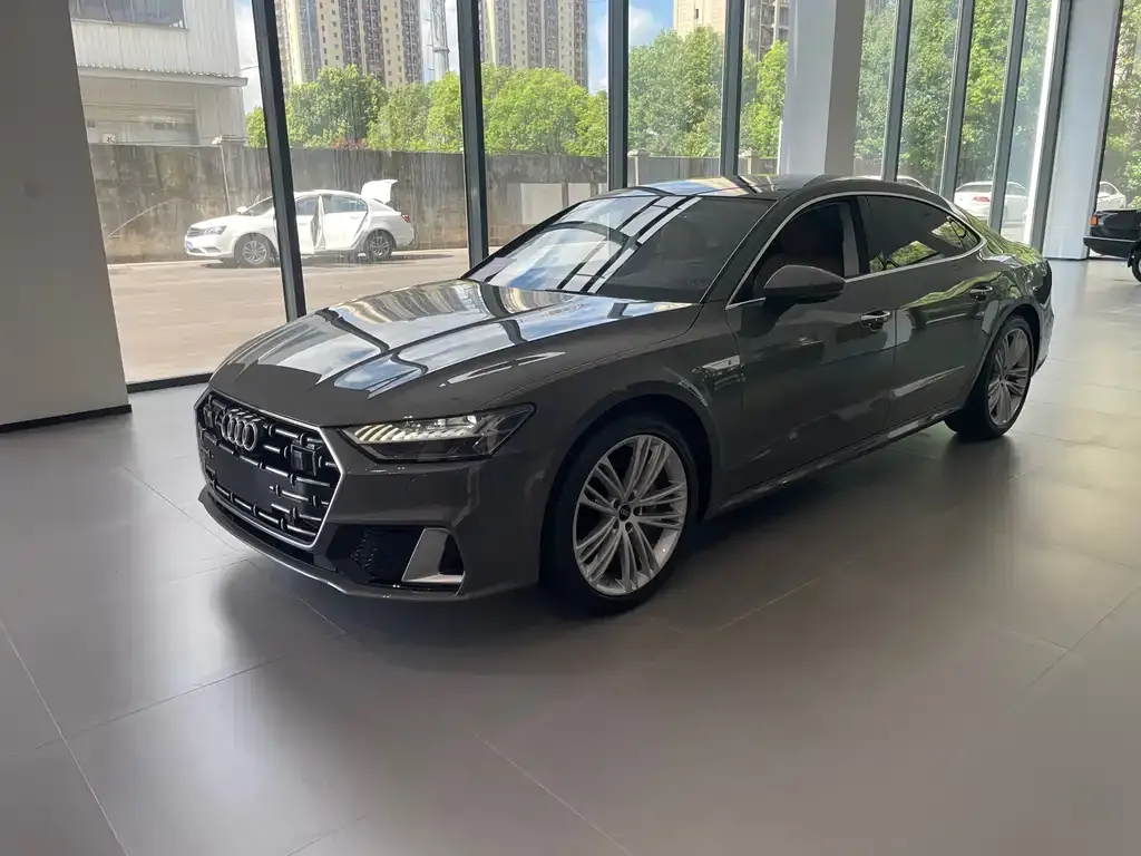 Audi A7L — фото 1