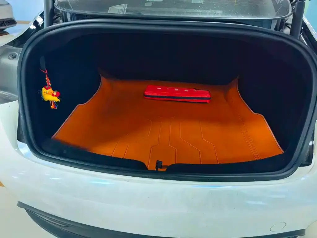 Tesla Model 3 — фото 3