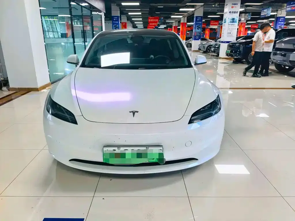 Tesla Model 3 — фото 10