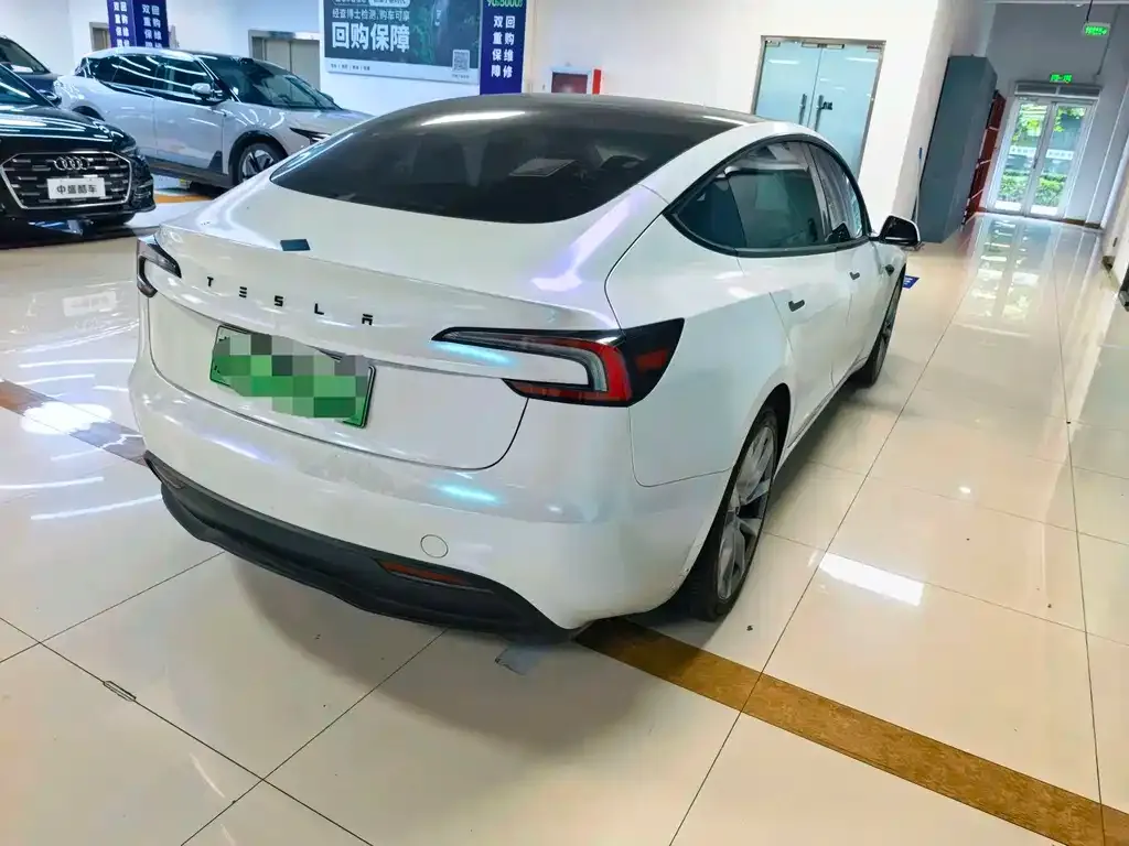 Tesla Model 3 — фото 4