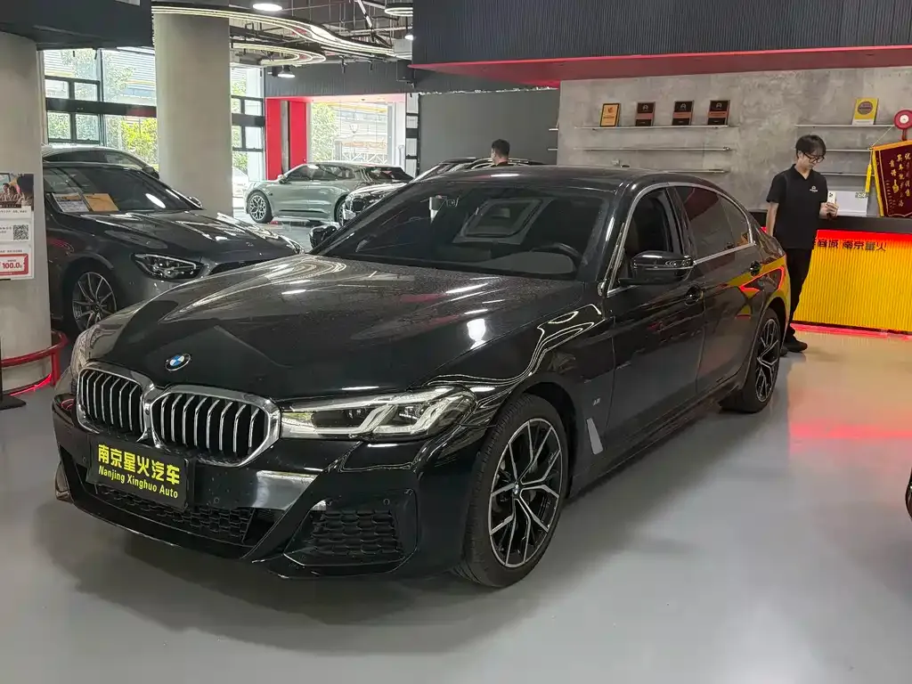 BMW 5 Series — фото 1