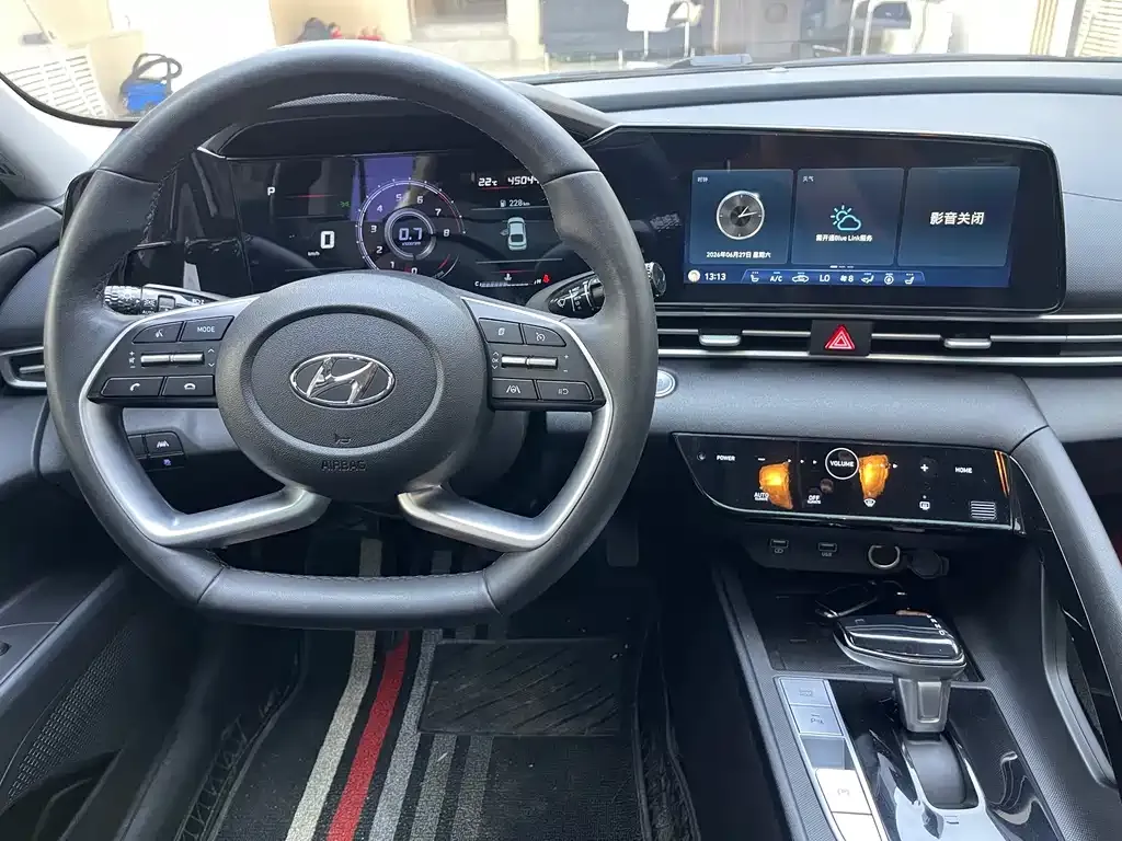 Hyundai Elantra — фото 3