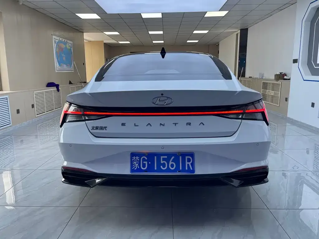 Hyundai Elantra — фото 2