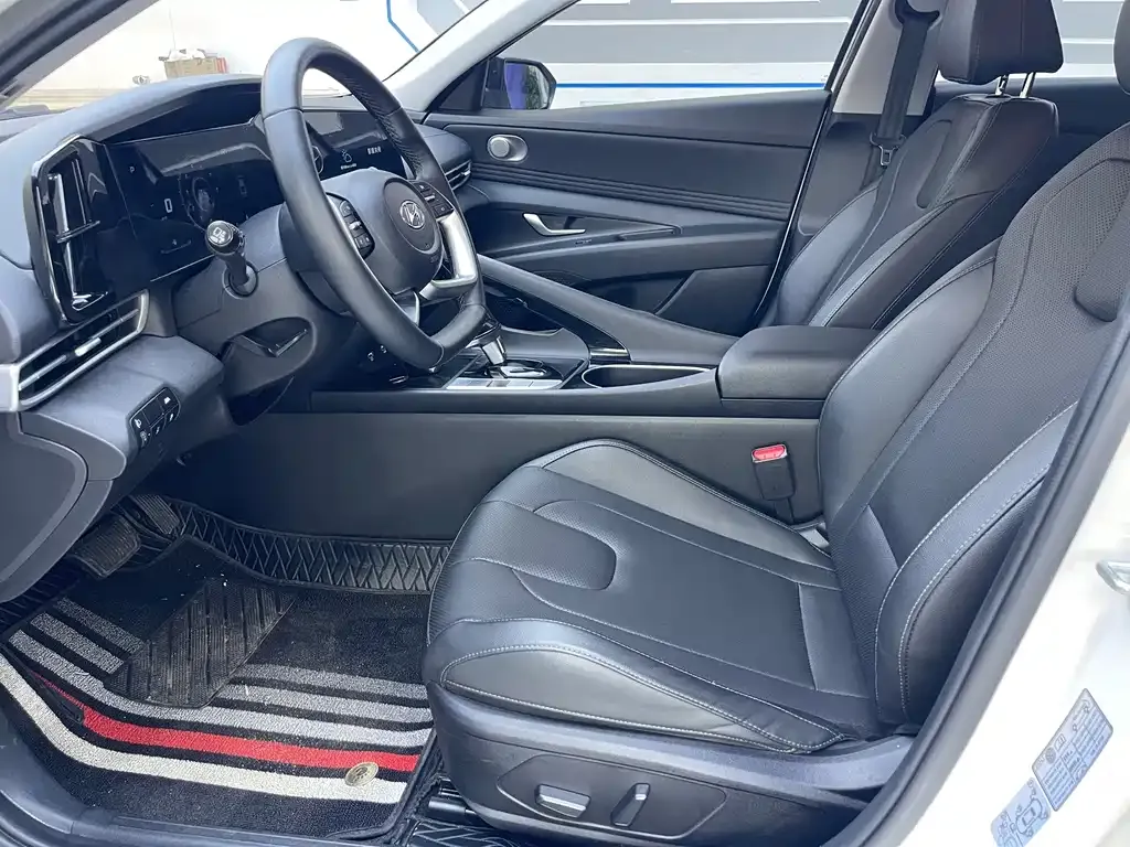 Hyundai Elantra — фото 4
