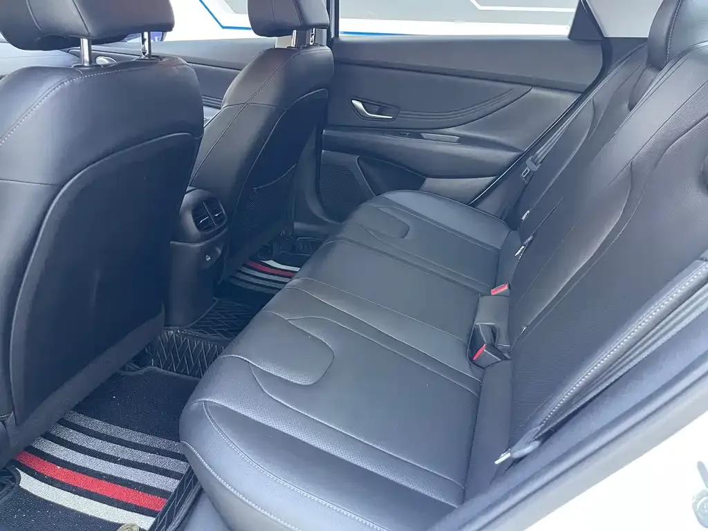 Hyundai Elantra — фото 10