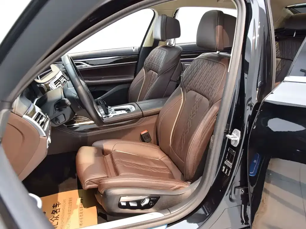 BMW 7 Series 2021 из CN, фото 6