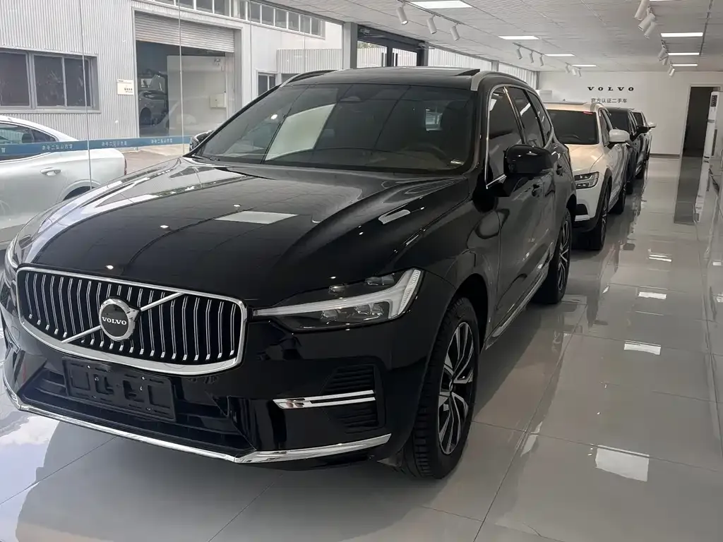 Volvo XC60 — фото 1