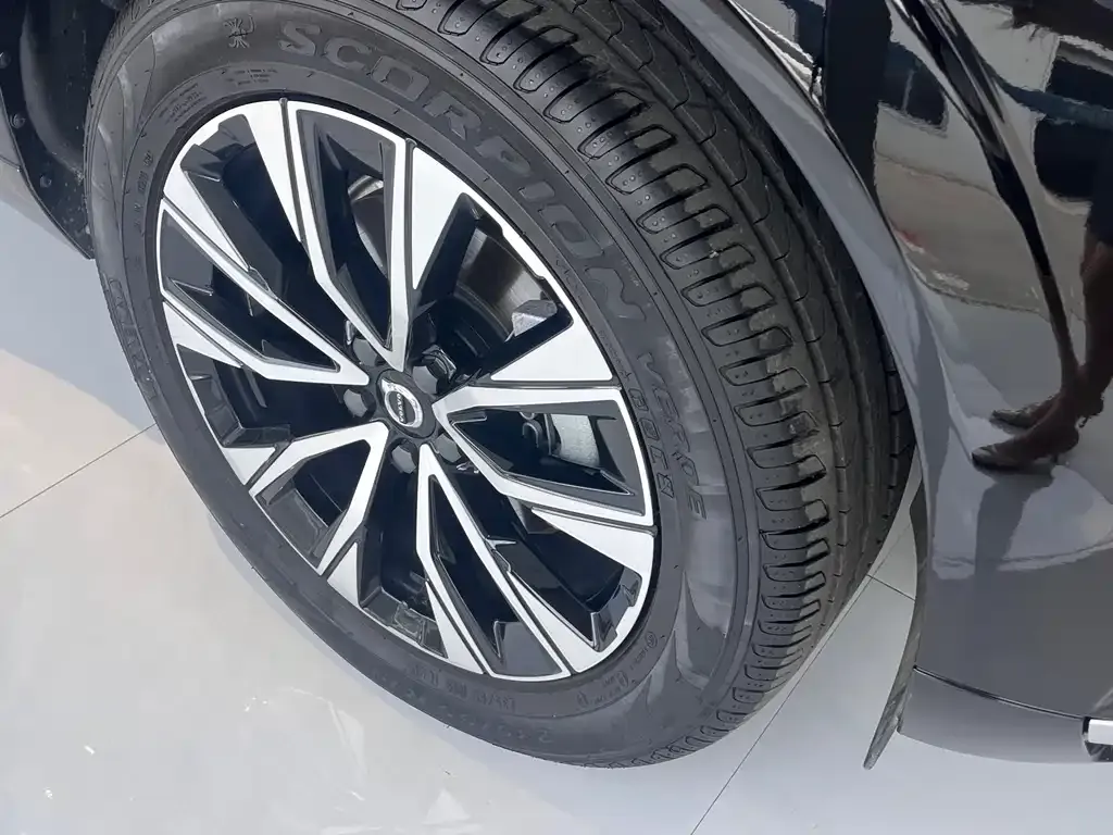 Volvo XC60 — фото 3