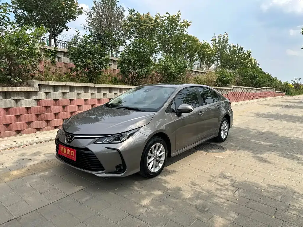 Toyota Corolla — фото 1