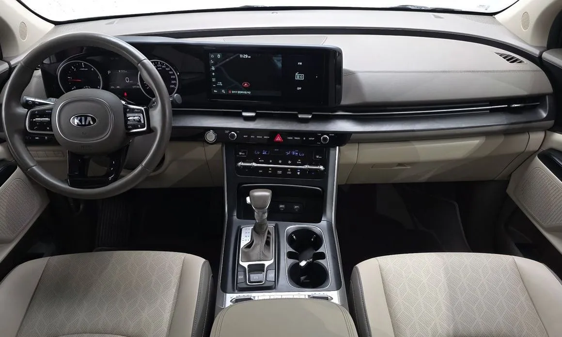 Kia Carnival — фото 10