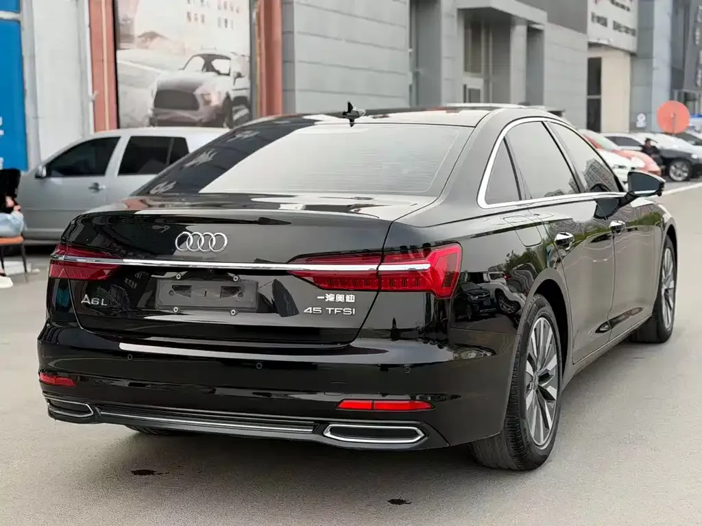 Audi A6L — фото 8