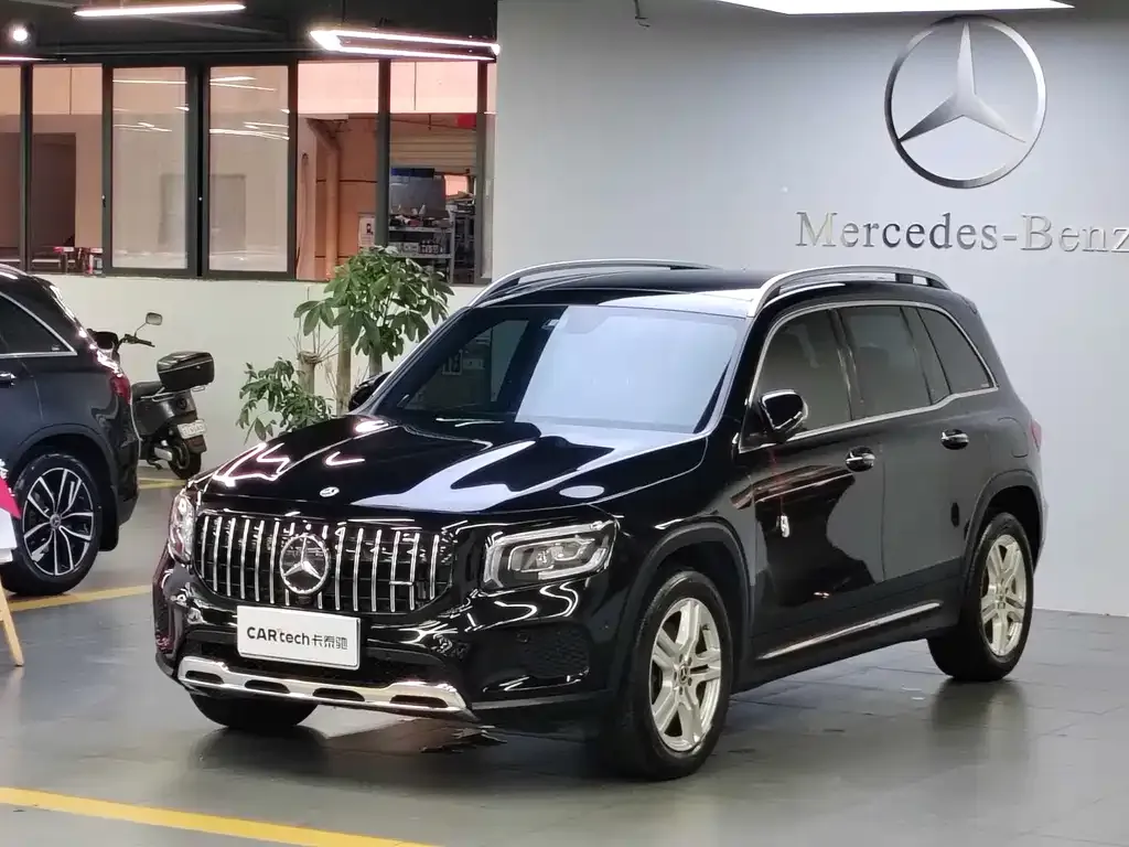 Mercedes-Benz GLB — фото 1