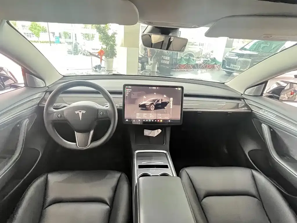 Tesla Model 3 — фото 2