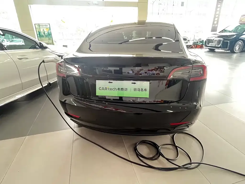 Tesla Model 3 — фото 3