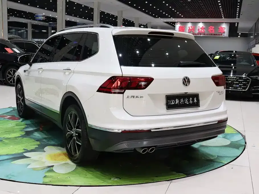 Volkswagen Tiguan L — фото 10