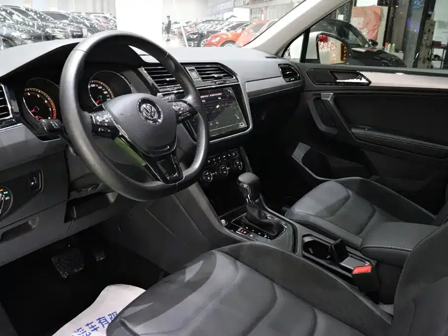 Volkswagen Tiguan L — фото 9