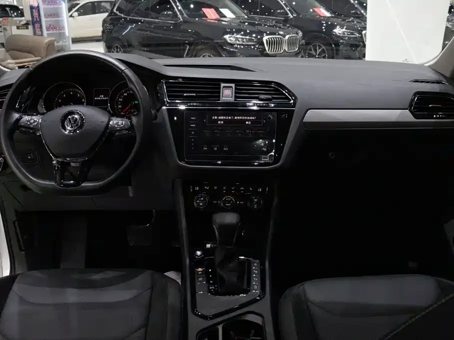 Volkswagen Tiguan L — фото 4