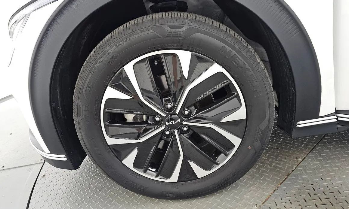 Kia EV6 — фото 7