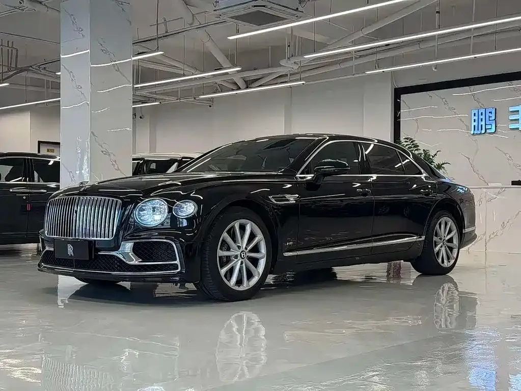 Bentley Flying Spur — фото 1