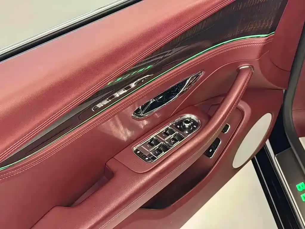 Bentley Flying Spur — фото 10