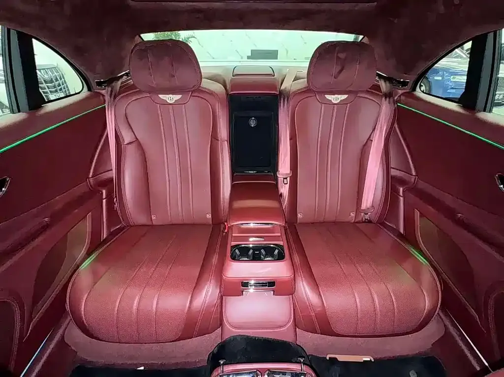Bentley Flying Spur — фото 4