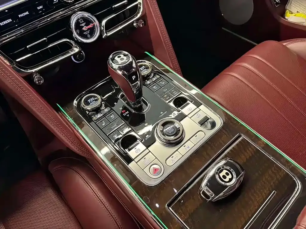 Bentley Flying Spur — фото 8