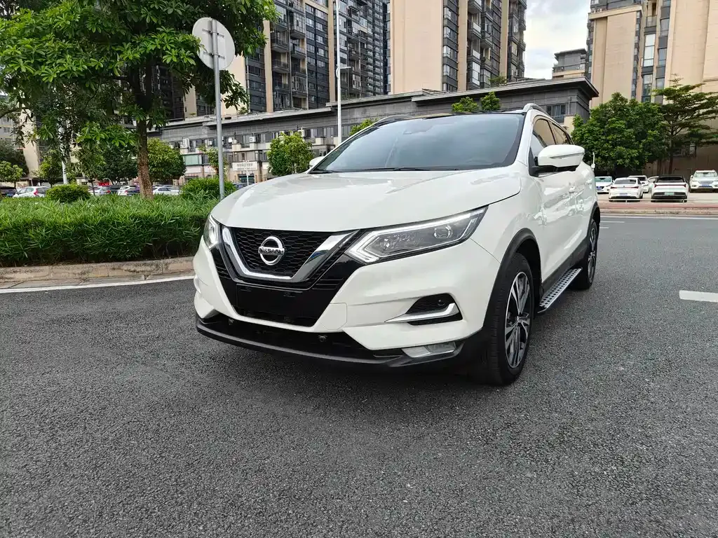 Nissan Qashqai — фото 1