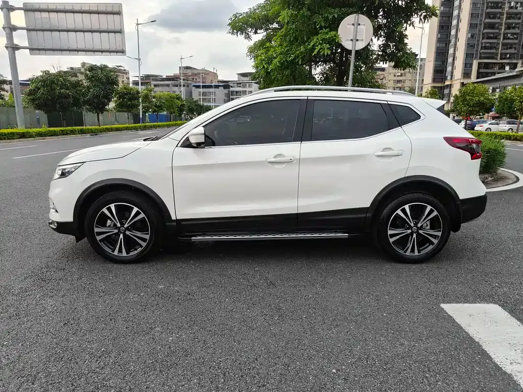 Nissan Qashqai — фото 9