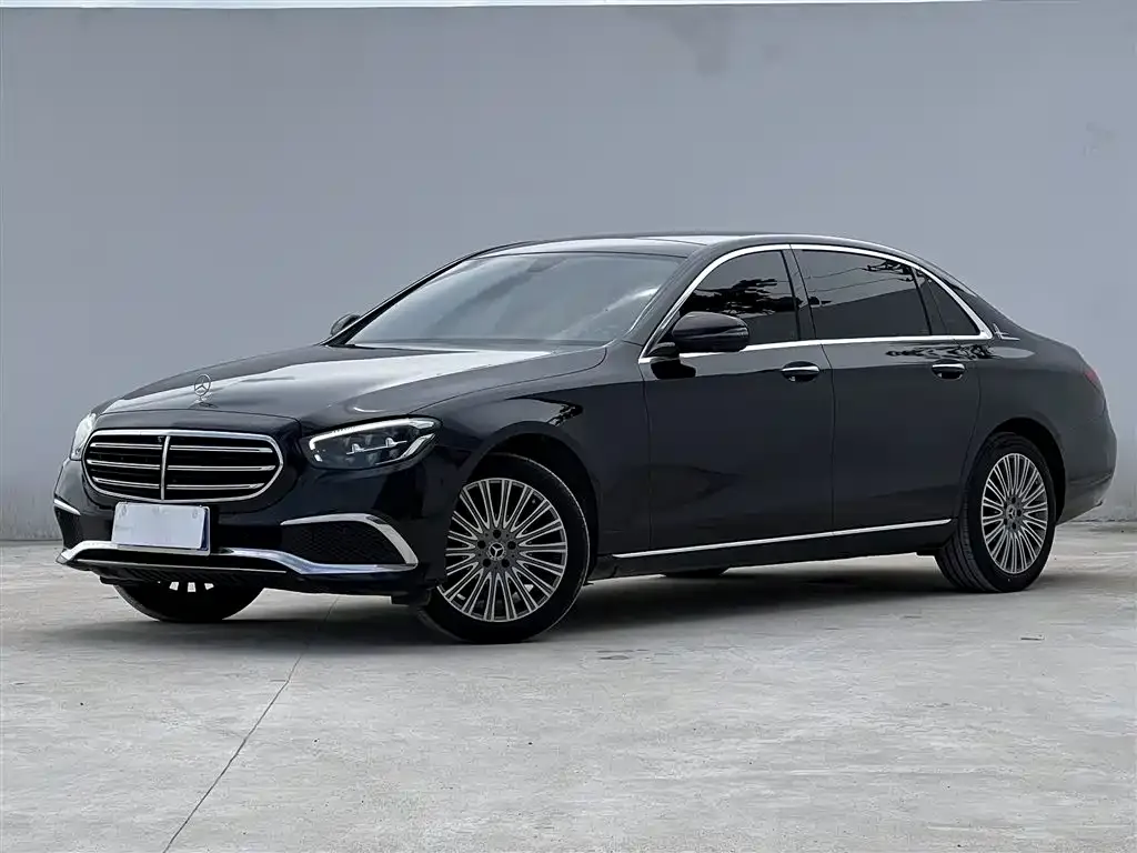 Mercedes-Benz E-Class — фото 1