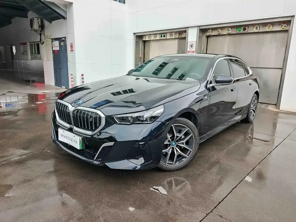 BMW i5
