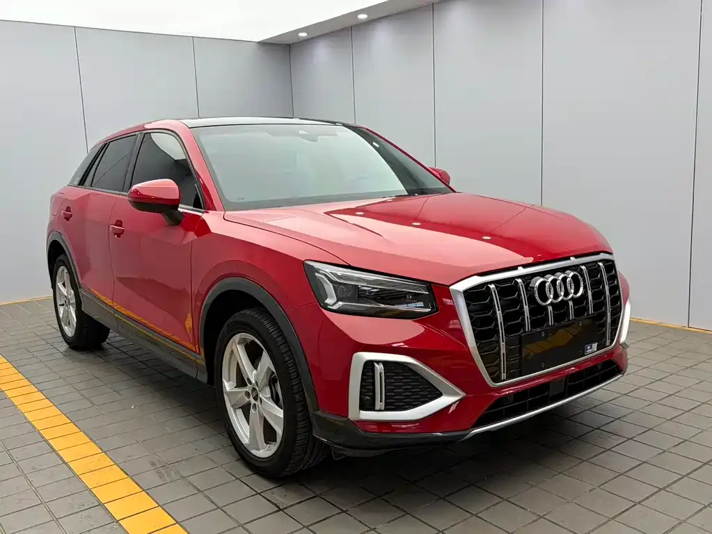 Audi Q2L — фото 8