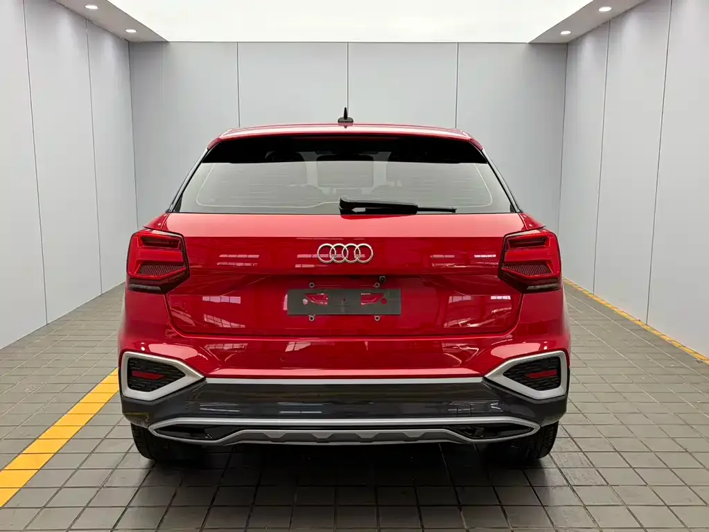 Audi Q2L — фото 4