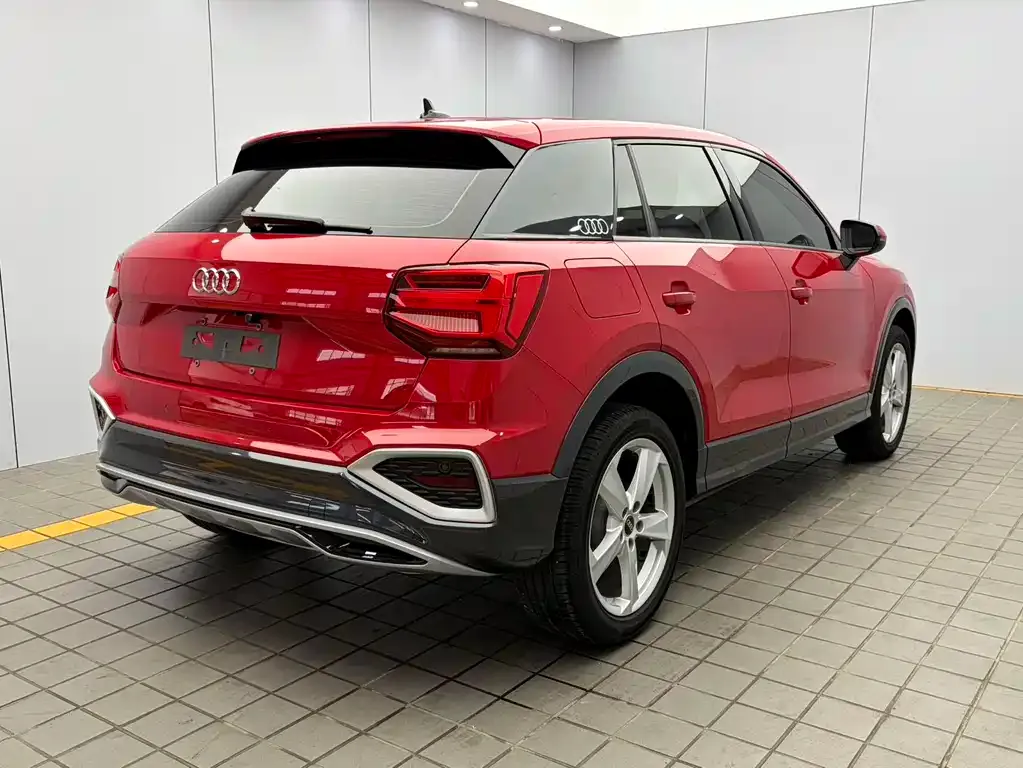 Audi Q2L — фото 7