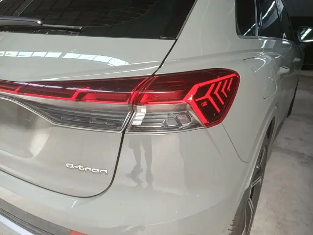 Audi Q4 e-tron — фото 4
