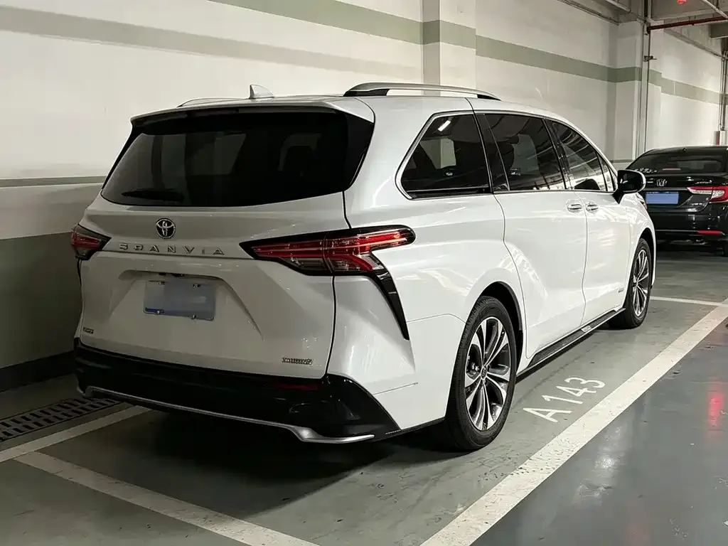 Toyota Granvia — фото 2