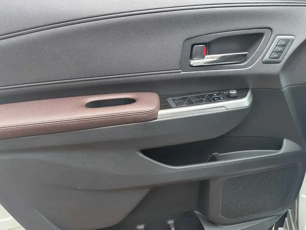 Toyota Granvia — фото 3