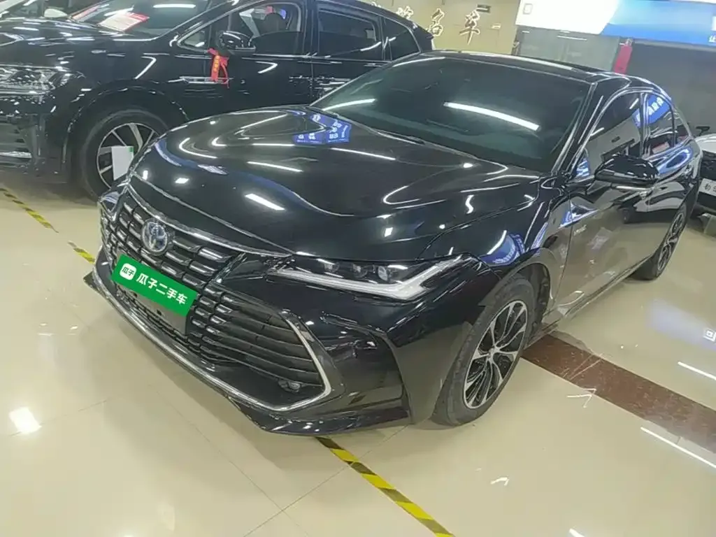 Toyota Avalon — фото 1