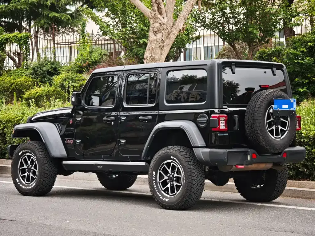Jeep Wrangler — фото 8