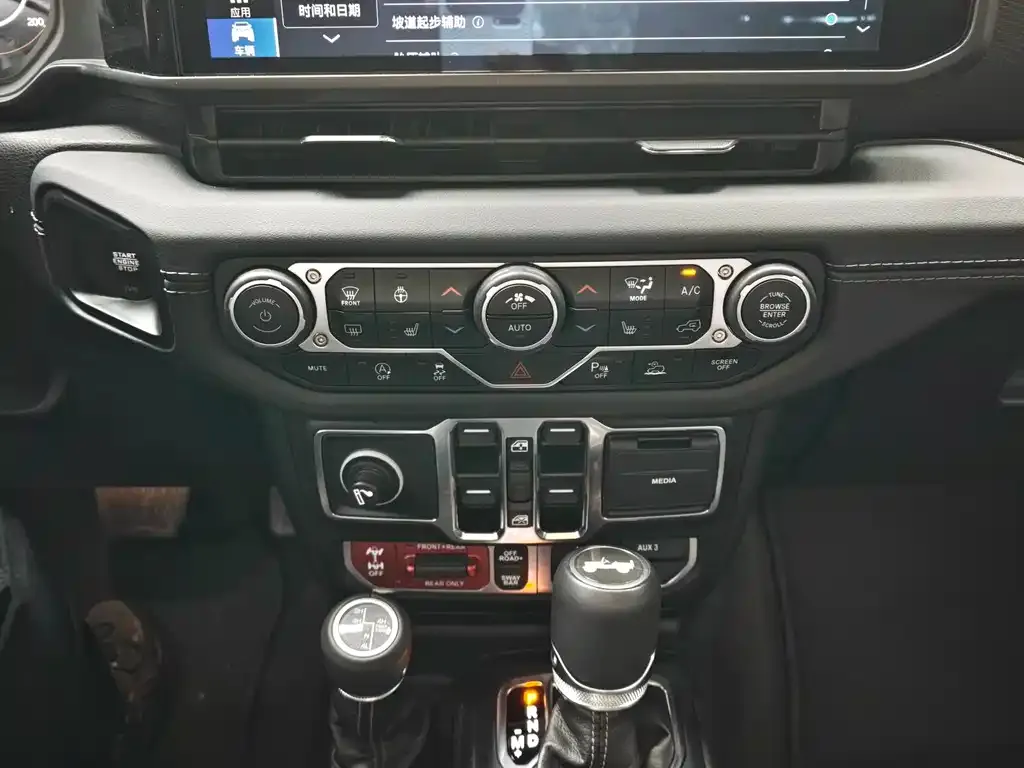Jeep Wrangler — фото 2