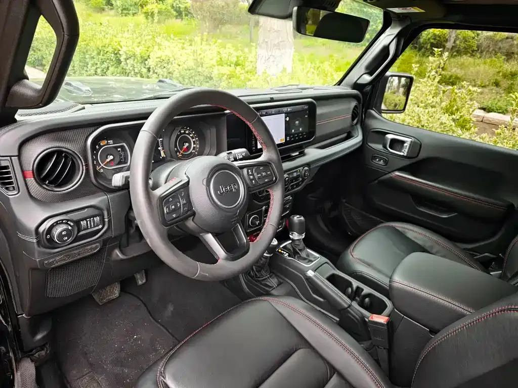 Jeep Wrangler — фото 6