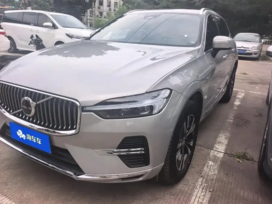 Volvo XC60 — фото 1