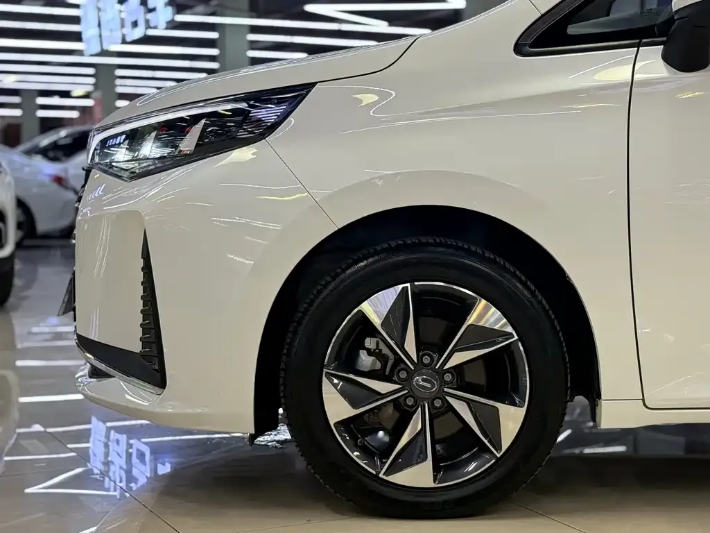GAC Motor Trumpchi M6 — фото 6